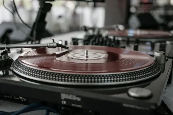 DJ-pinchando-deejaing-in-club-o-scratch-24
