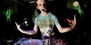 DJ-pinchando-deejaing-in-club-o-scratch-4
