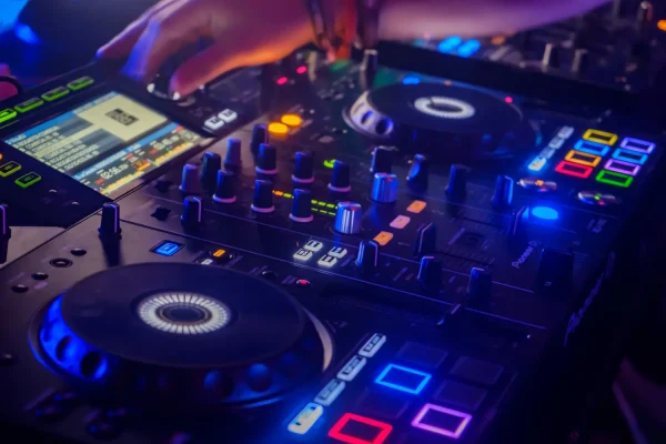 Equipo-DJ-Serato-Pioneer-AlphaTheta-Scratch-o-mezcla-5