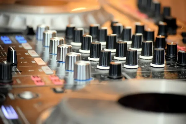 Mesa-mezclas-mixer-sonido-directo-y-dj-5