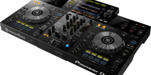 Pioneer-DJ-XDJ-RR-top-angle