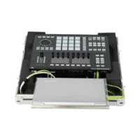 Flight Case Ultra Delgado Controlador Midi Live Akai APC64 NI MASCHINE STUDIO (Soporte Metacrilato) - Imagen 6