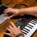 AKAI MPKMINI MK4 Teclado Midi - Imagen 5