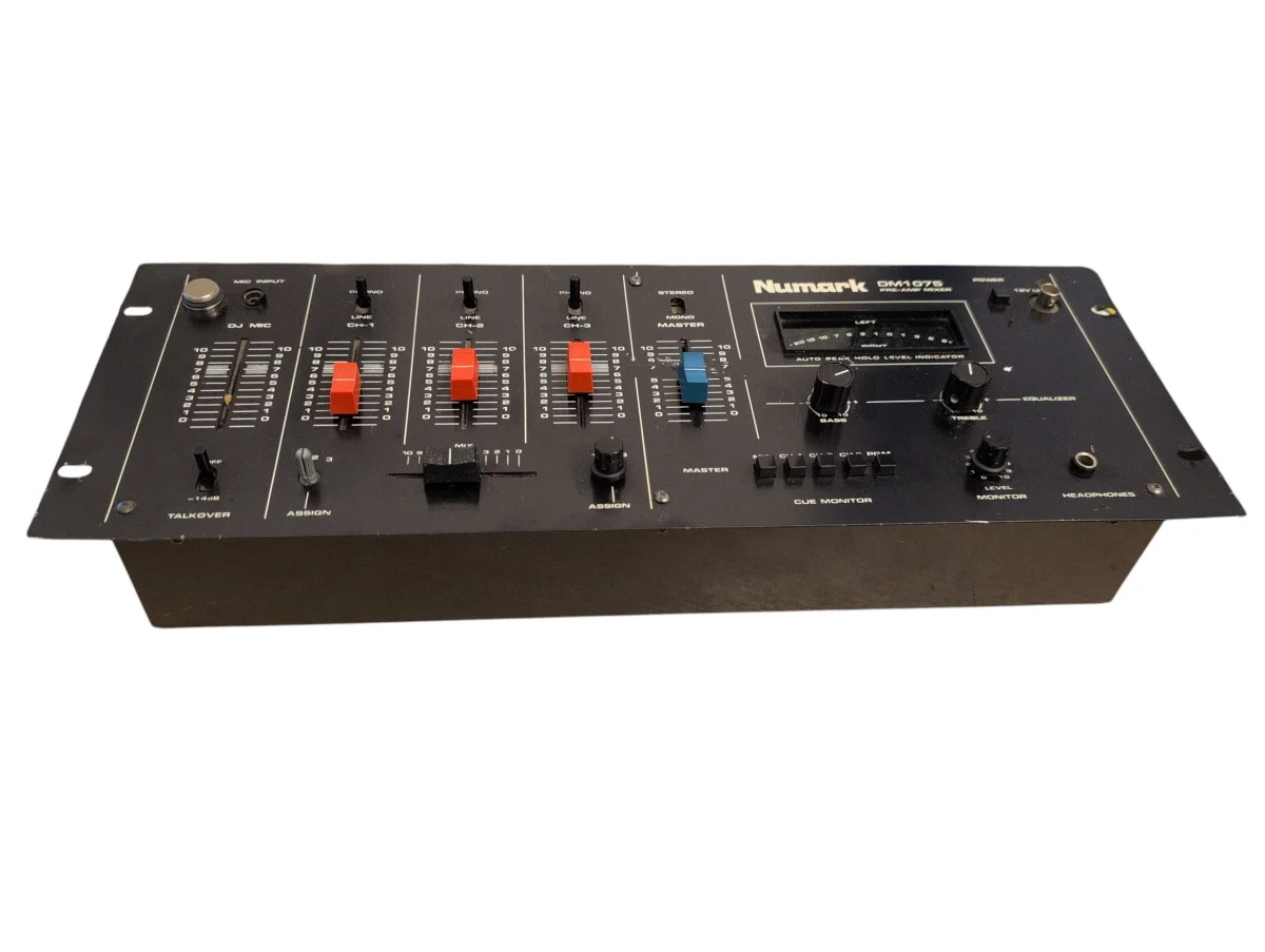 Equipo Numark, marca con la que Jack O'Donnell inició inMusic en 1992