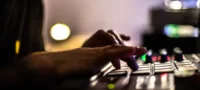 El ritmo reggaeton y el equipo necesario