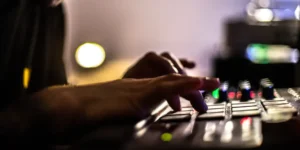 El ritmo reggaeton y el equipo necesario